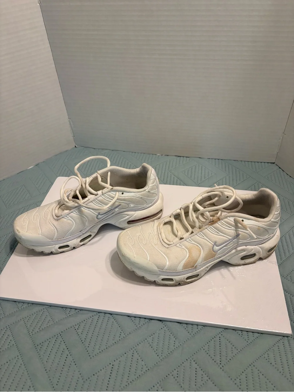 Nike Air Max Plus Shoes Triple White Mesh Running Sneaker CW7044-100 GS Sz 7Y